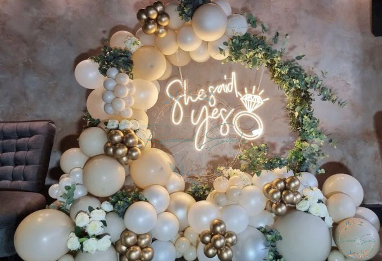 Bachelorette party decorations with Flowers & Balloons
