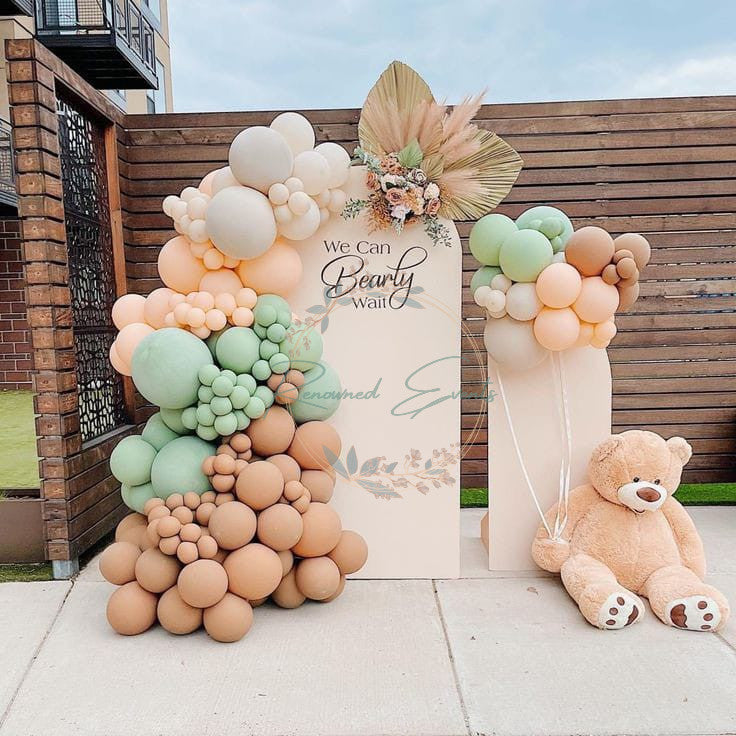 "Bearly Wait Backdrop with Premium Balloons"