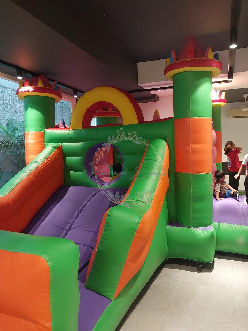 Bouncy for indoor kids party