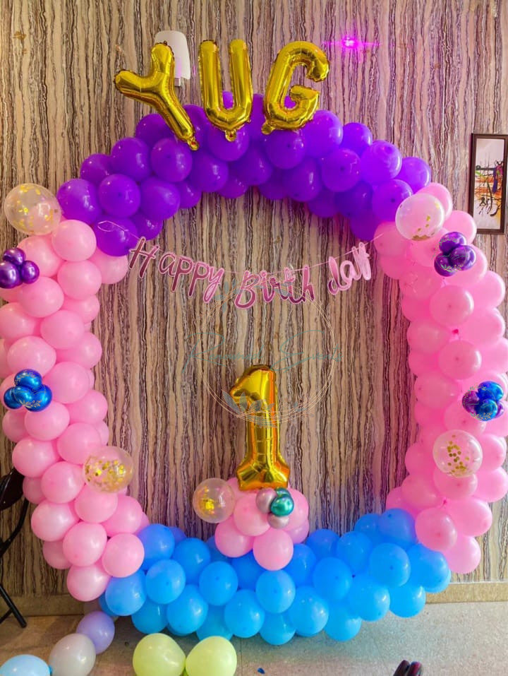 Little girl's first birthday in style with a balloon decoration