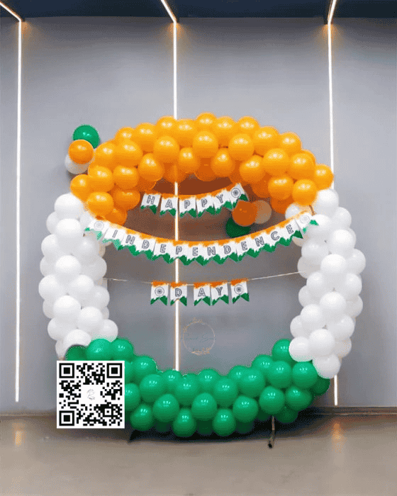 Round Balloon Arch with Tri-Color Balloons & Independence Day Banner