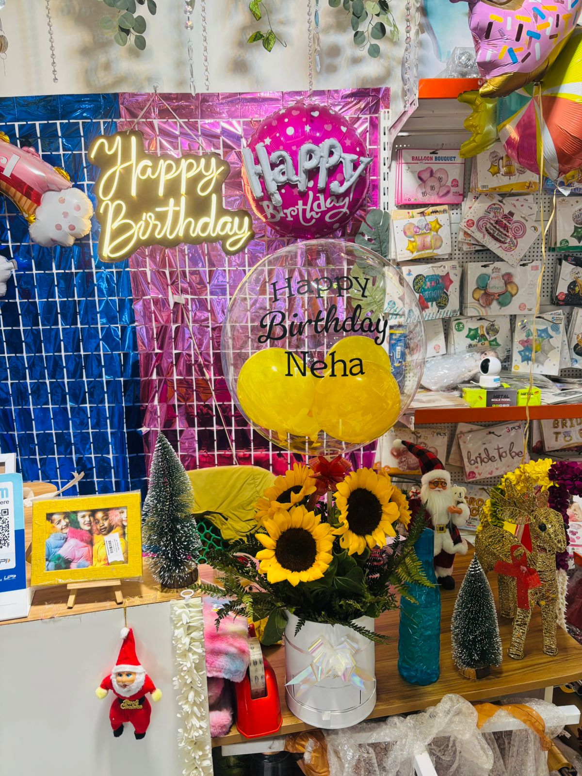 Birthday Gift Arrangement with Personalized Balloon & Fresh Flowers