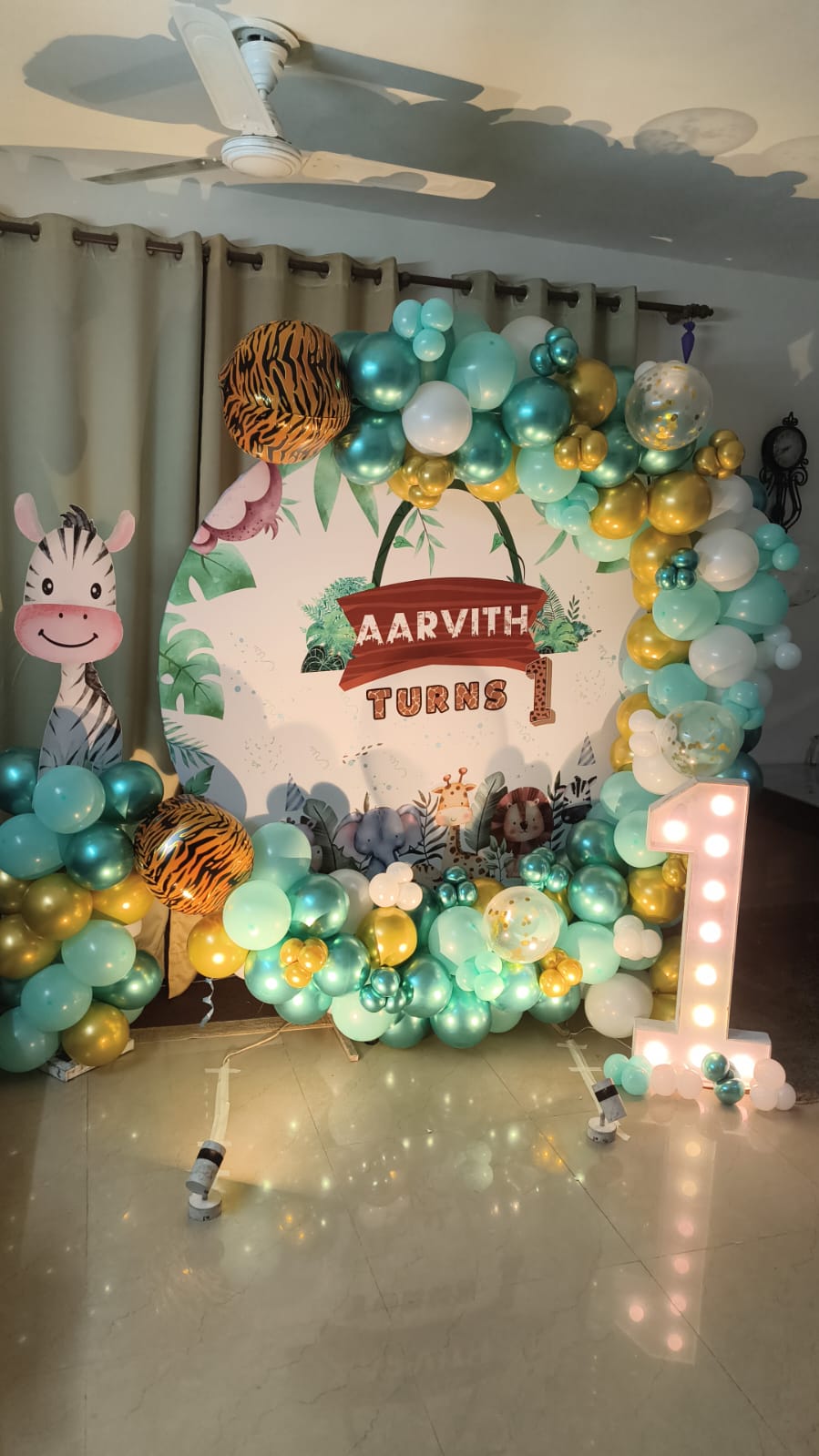 Safari Jungle Theme 1st Birthday Decoration at Home | Balloon Decor for Kids Birthday